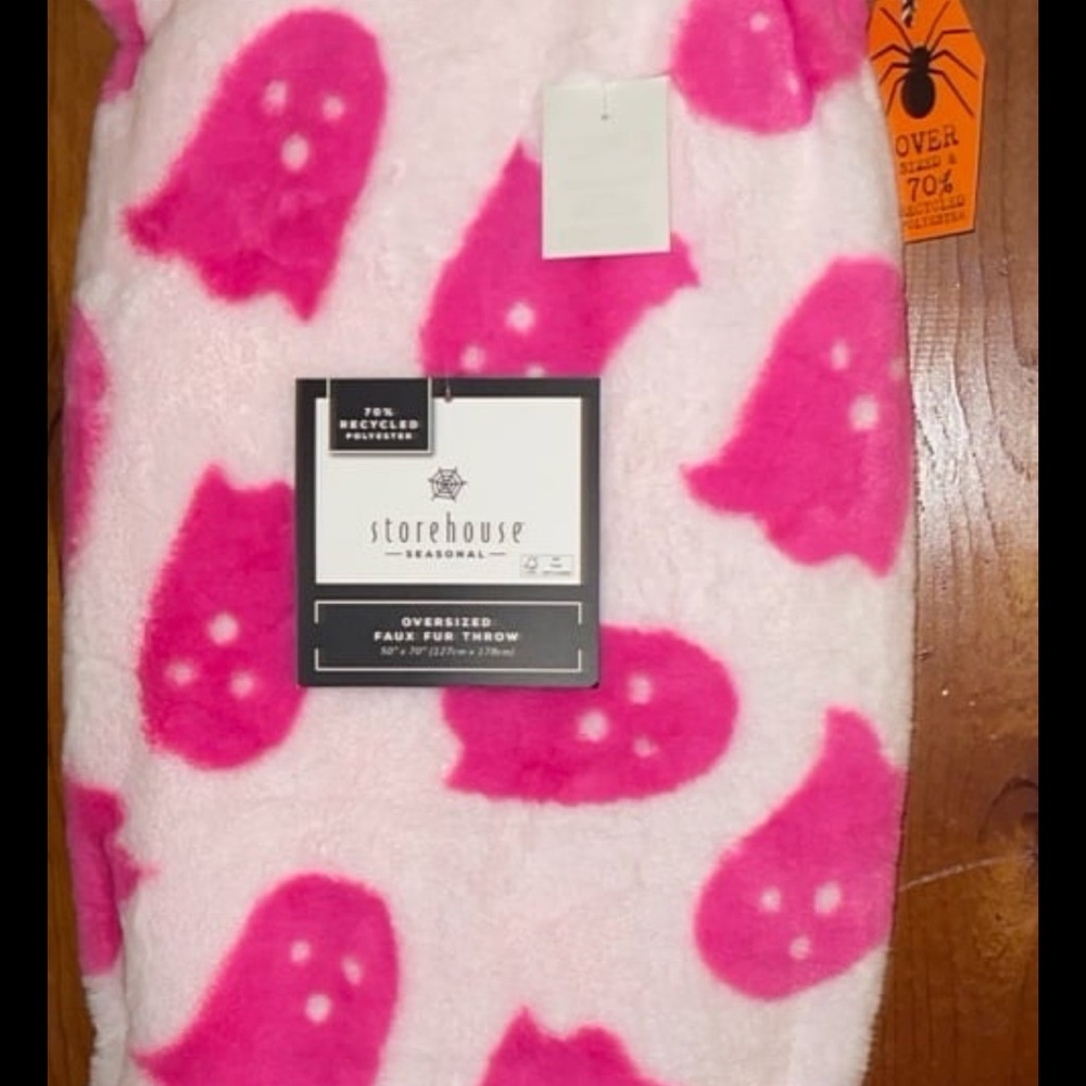 NWT STOREHOUSE Neon Hot Pink Boo Ghost Plush Fur Throw Viral Blanket Halloween